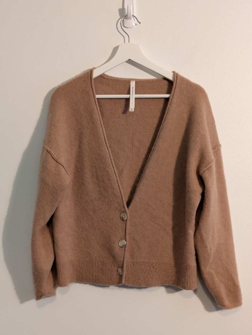 ARITZIA BABATON cashmere v-neck button cardigan - size medium
